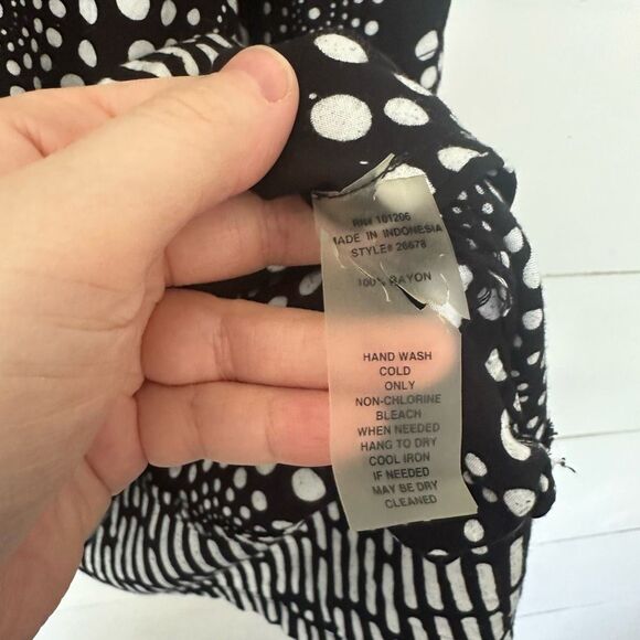 Soft Surroundings Women’s Large Patterned Black Flowy Top - Picture 3 of 5